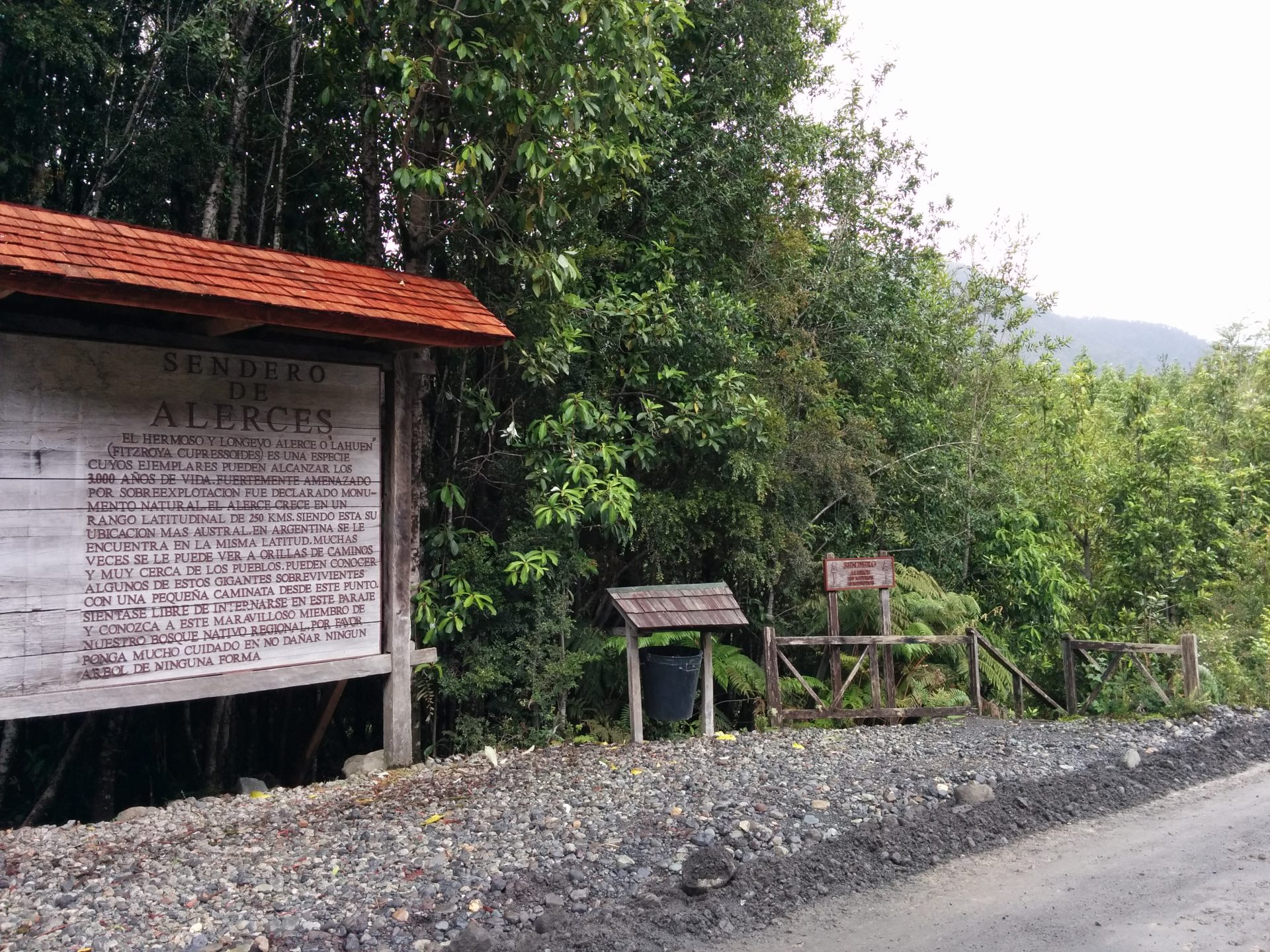 A sign presenting the trail of Alerces