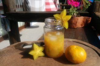 Caipi star: Caipirinha with mandarin and star fruit