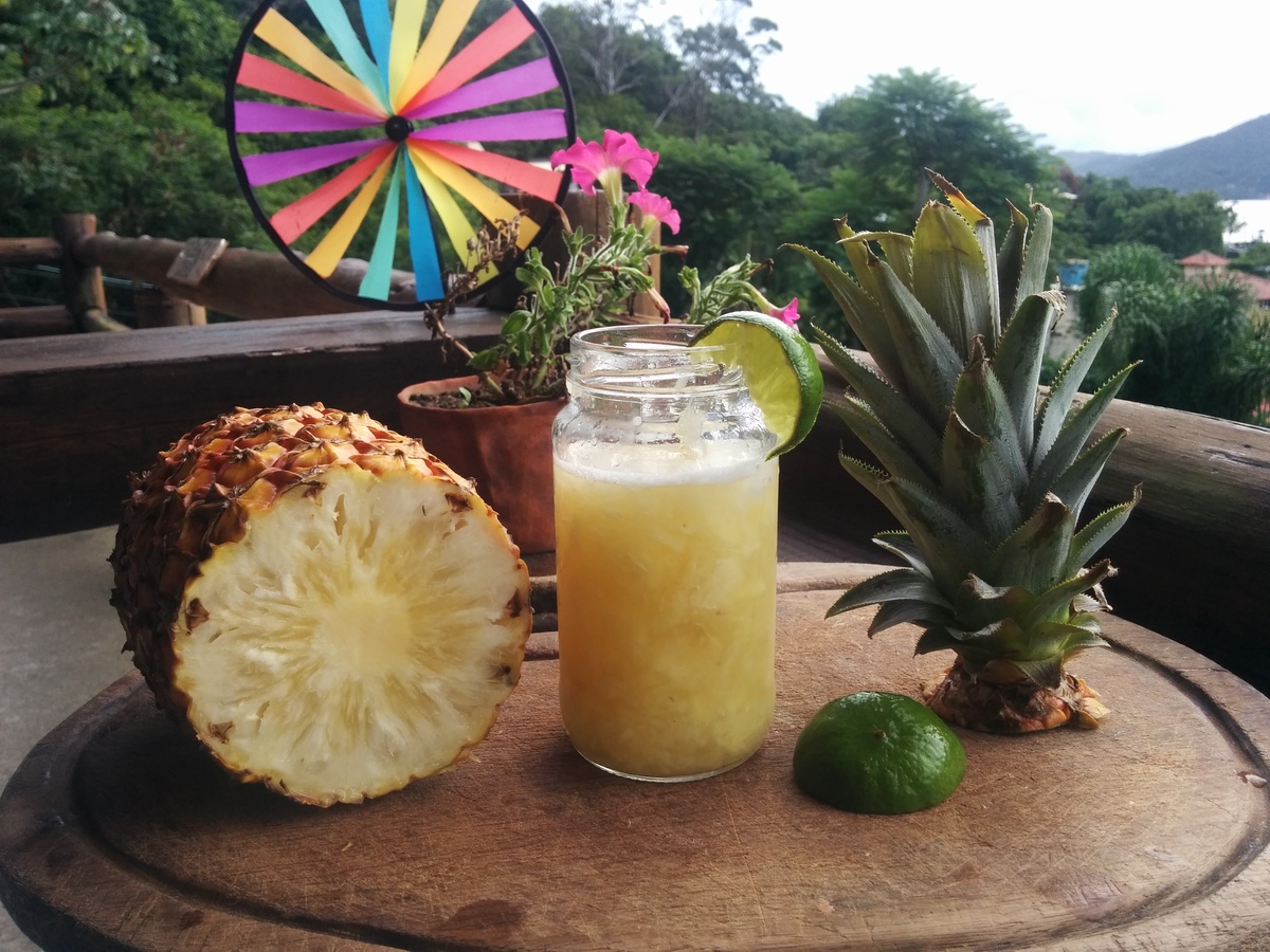 Caipina: Caipirinha with pineapple